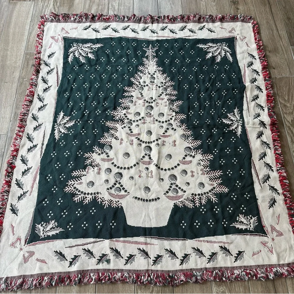 Vintage Holiday Christmas Tree Decorative Throw Blanket - Red & Green